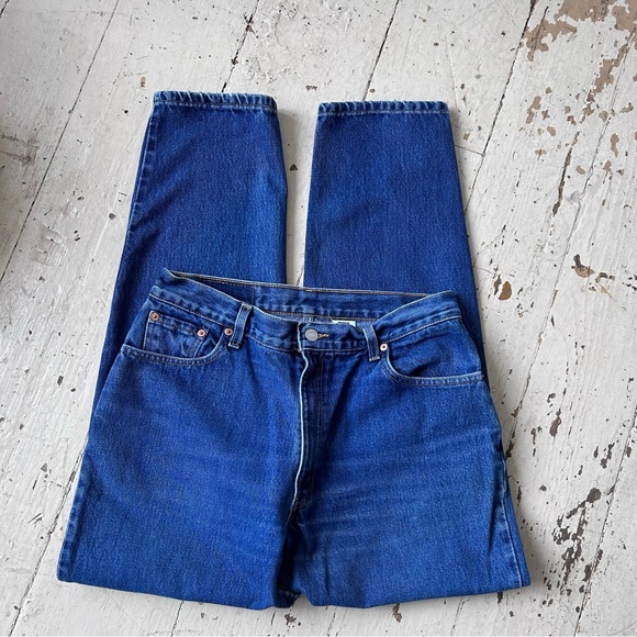 Levi's 550 Relaxed Fit Tapered Leg Distressed Jeans - Picture 15 of 16